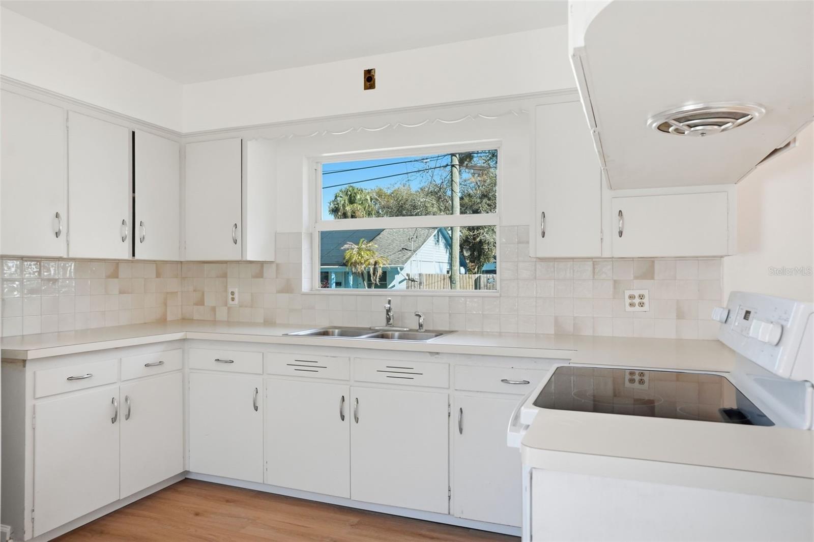 Image 8 of 18 For 2812 Munro Street