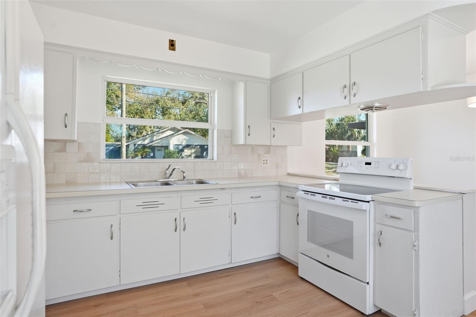 Image 9 of 18 For 2812 Munro Street