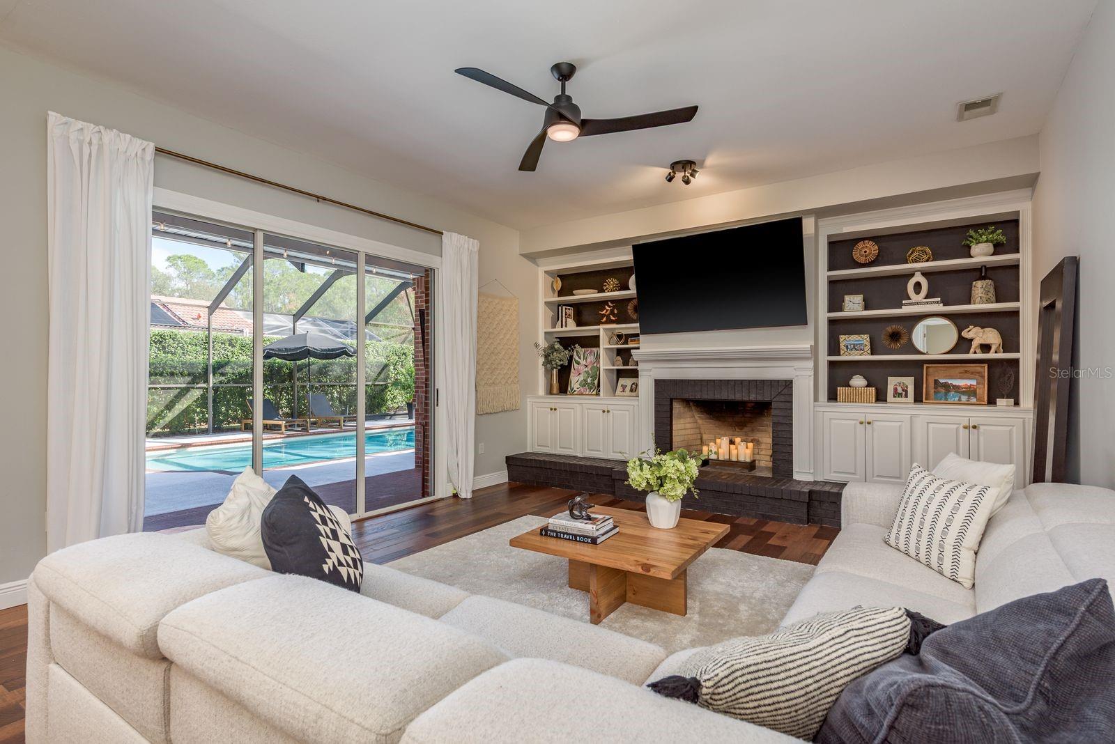 Listing photo id 10 for 1499 Lake Woodlands Parkway