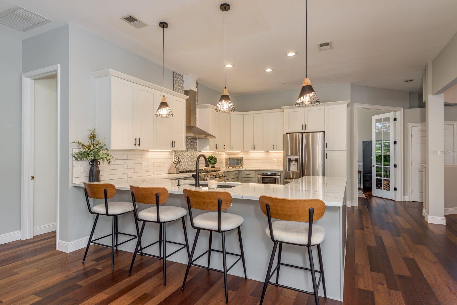 Listing photo id 12 for 1499 Lake Woodlands Parkway