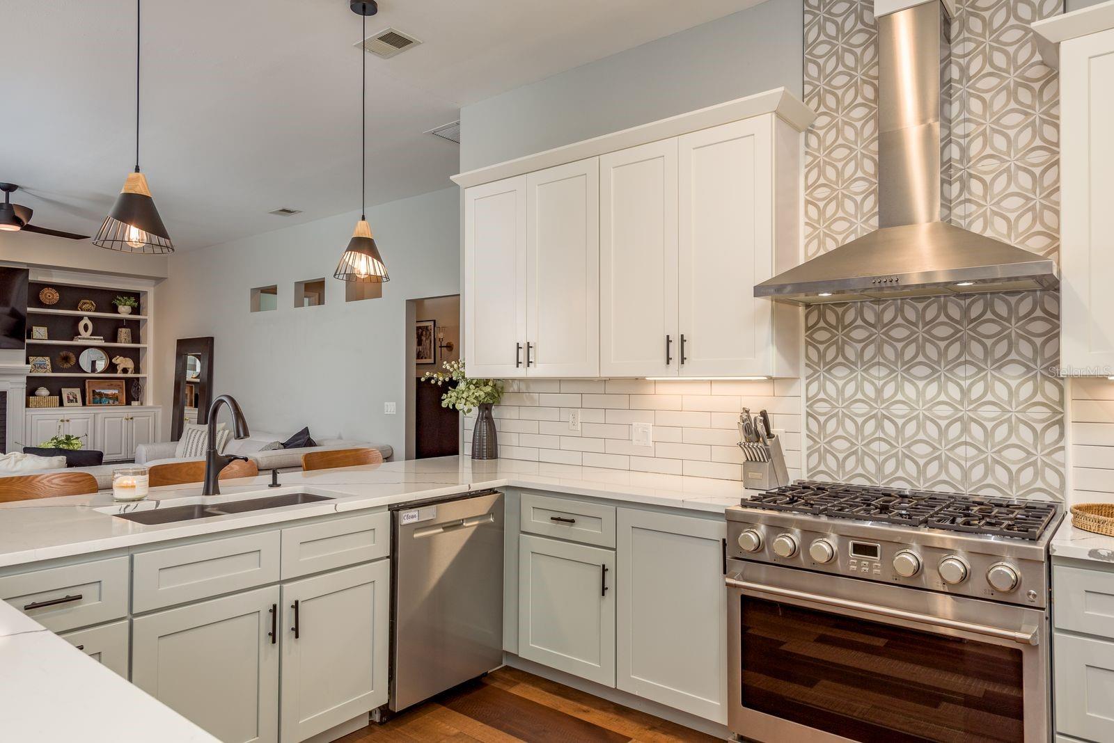 Listing photo id 13 for 1499 Lake Woodlands Parkway