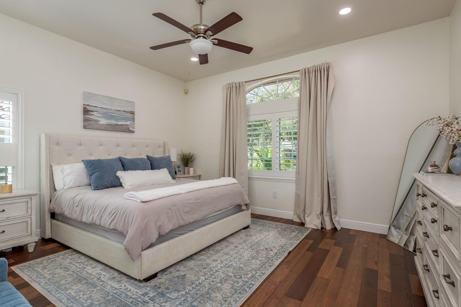 Listing photo id 15 for 1499 Lake Woodlands Parkway