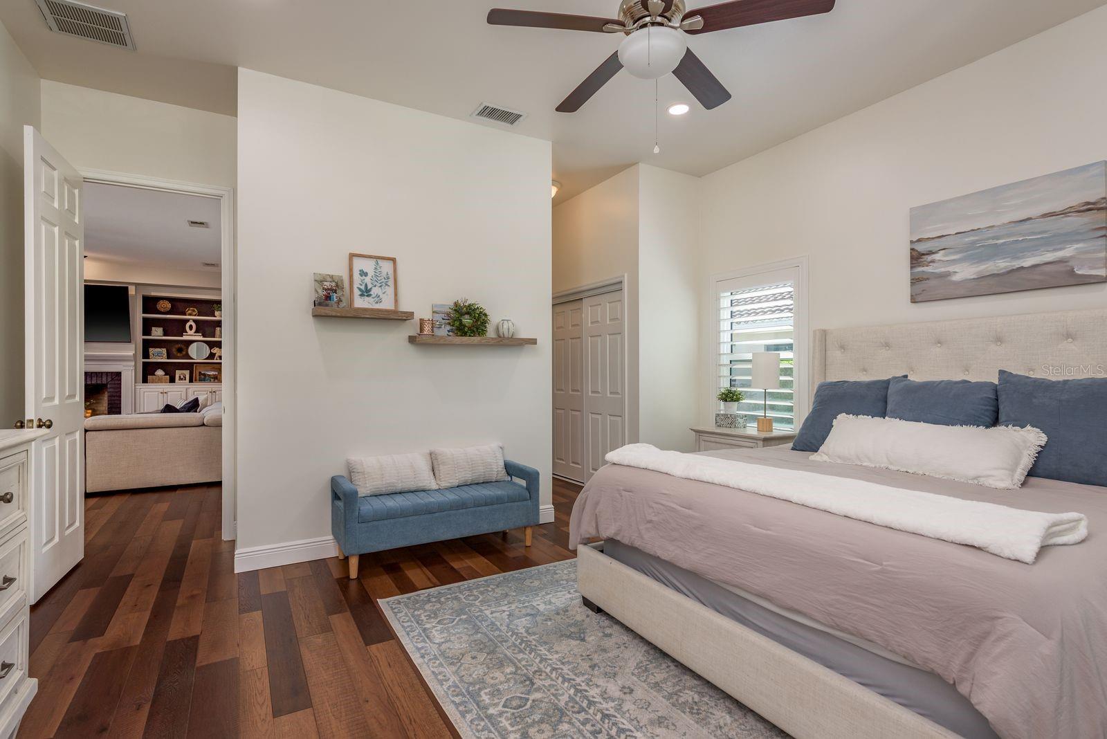 Listing photo id 16 for 1499 Lake Woodlands Parkway