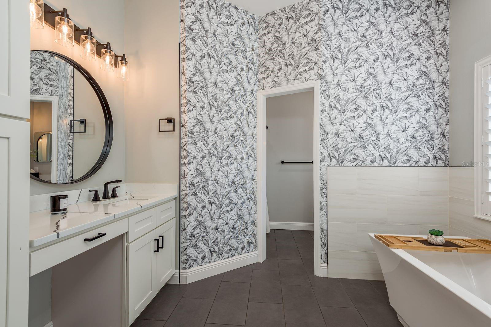 Listing photo id 18 for 1499 Lake Woodlands Parkway