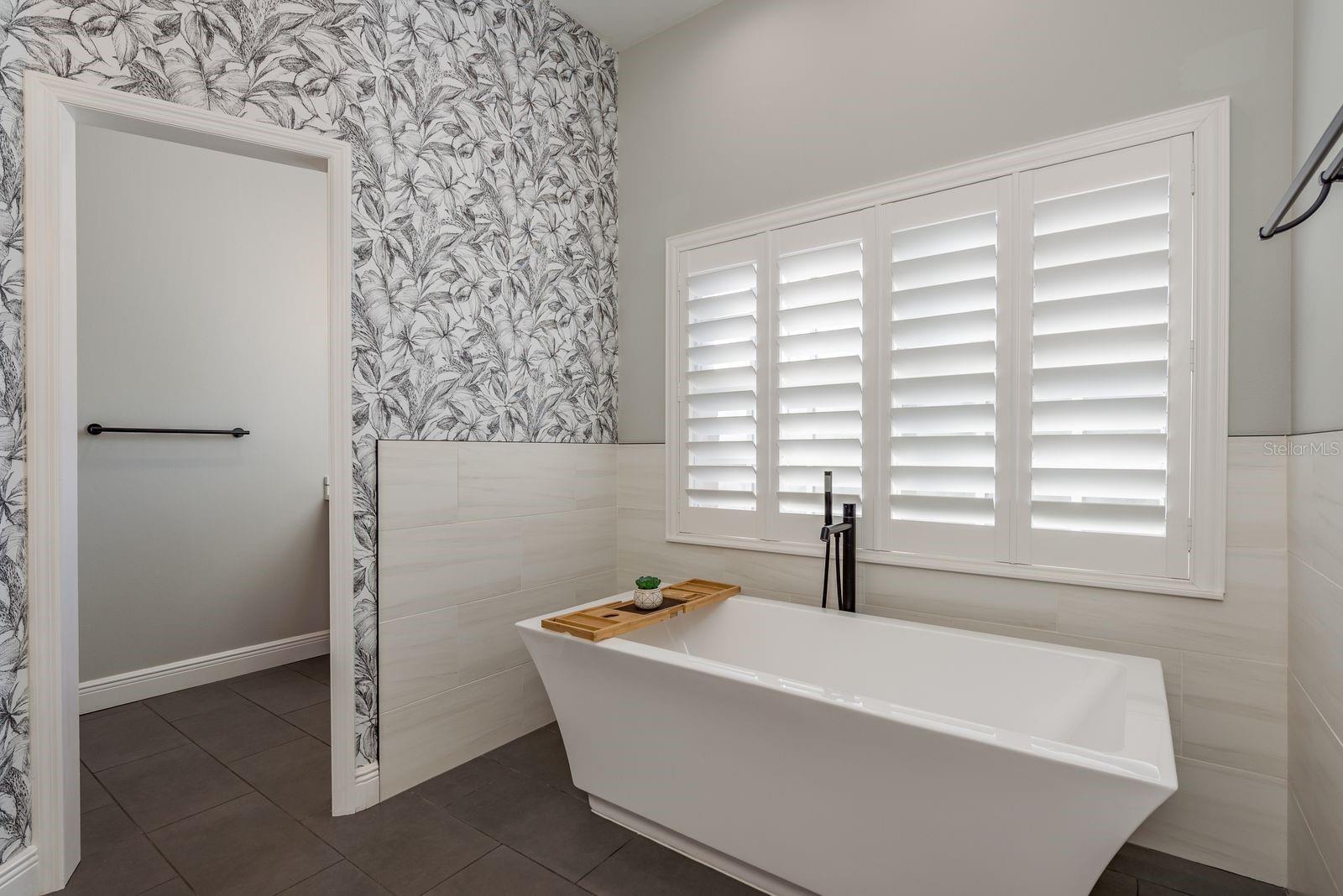 Listing photo id 20 for 1499 Lake Woodlands Parkway