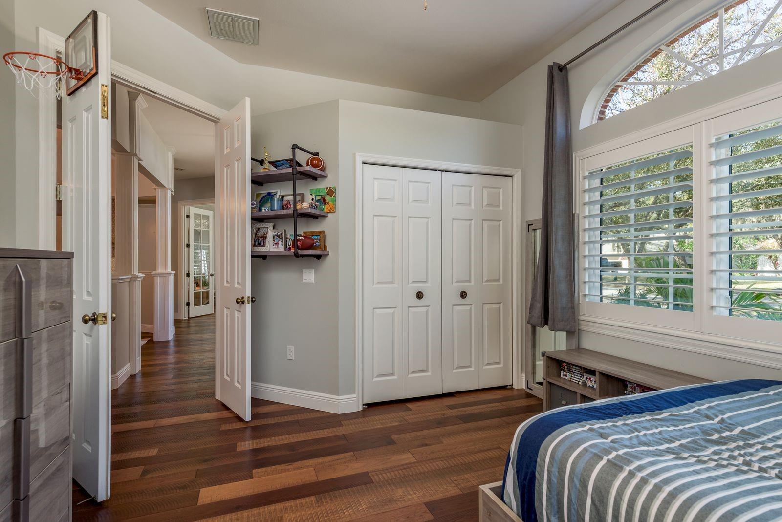 Listing photo id 26 for 1499 Lake Woodlands Parkway