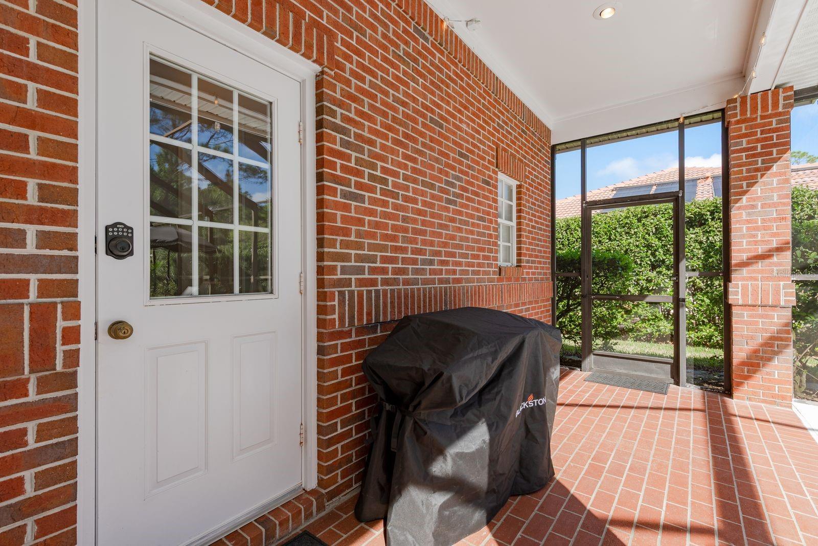 Listing photo id 34 for 1499 Lake Woodlands Parkway