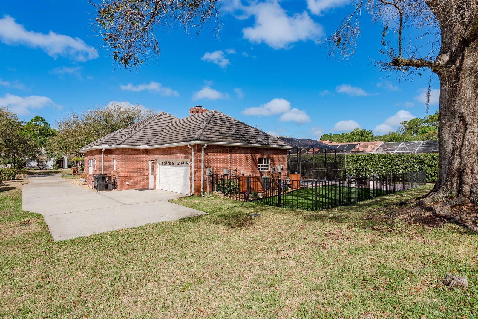 Listing photo id 43 for 1499 Lake Woodlands Parkway