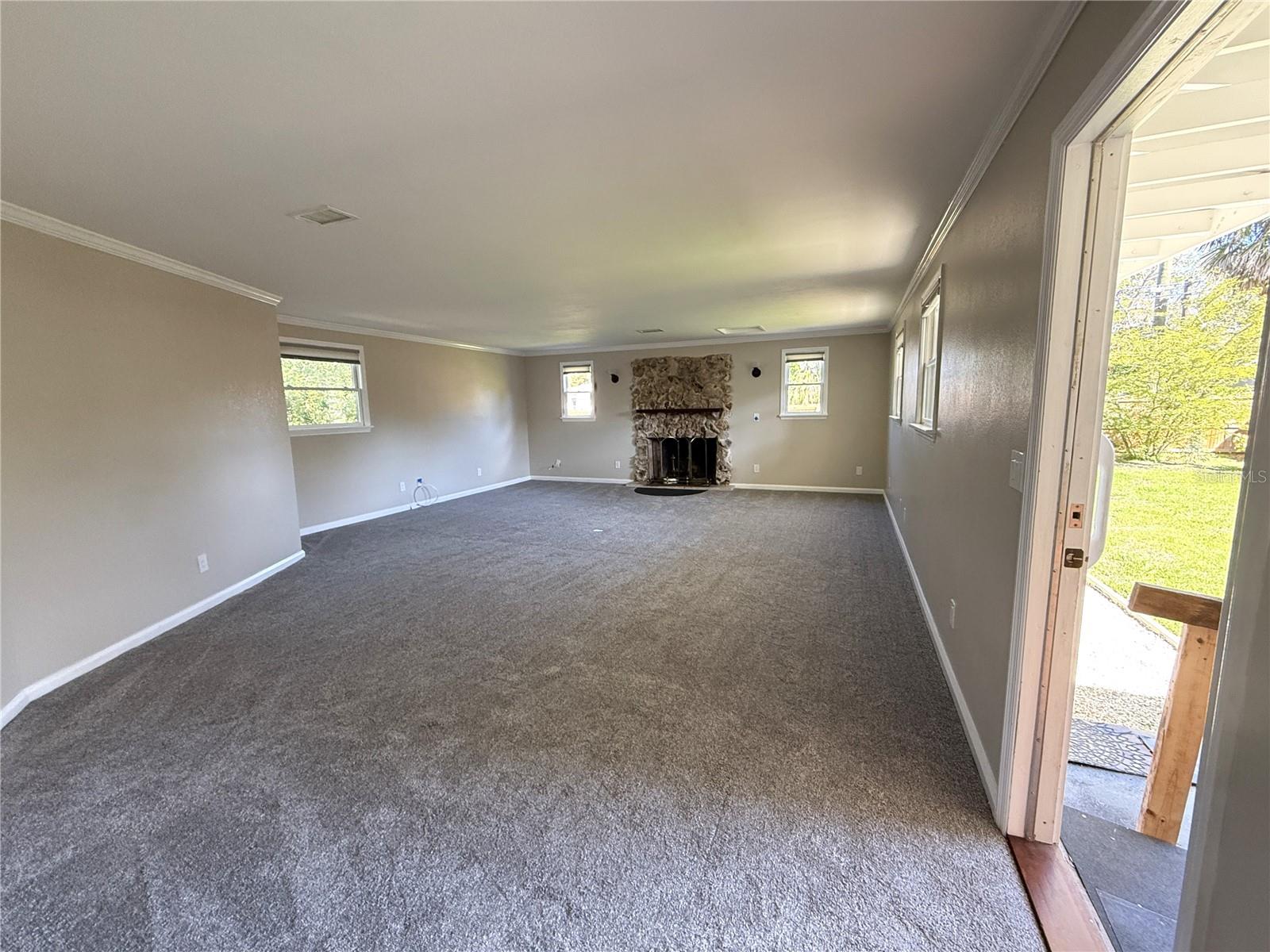 Image 4 of 28 For 6923 Dartmouth Avenue N