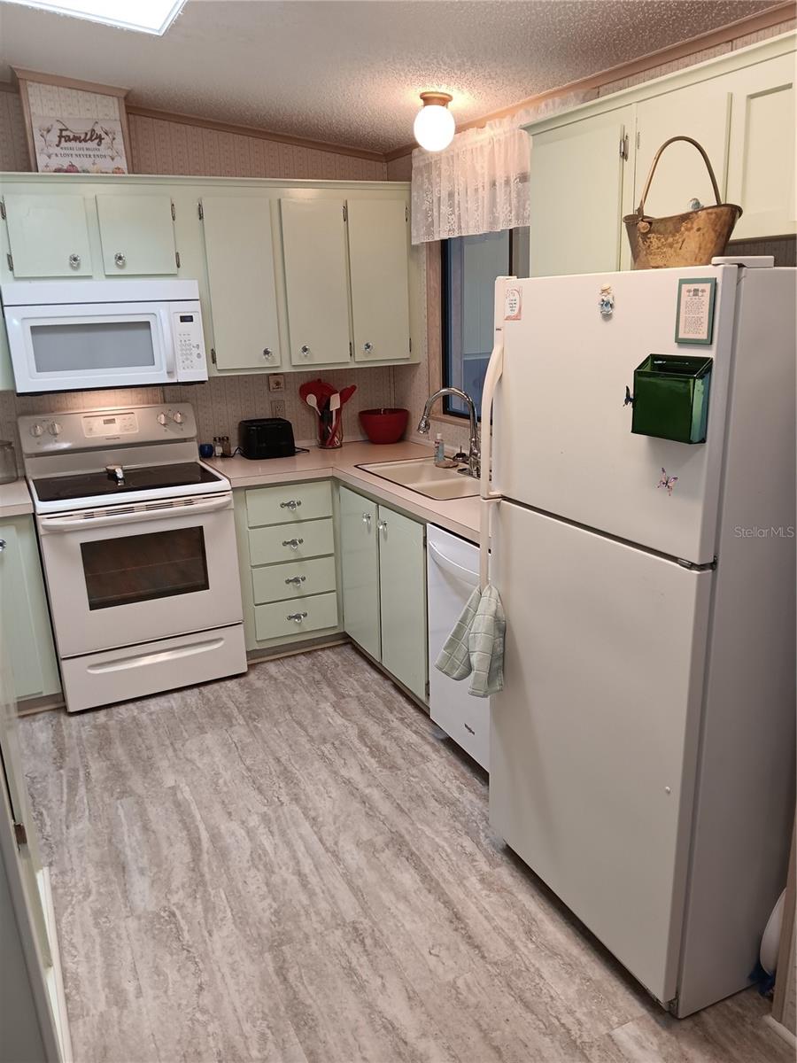 Image 12 of 44 For 37536 Amigo Drive