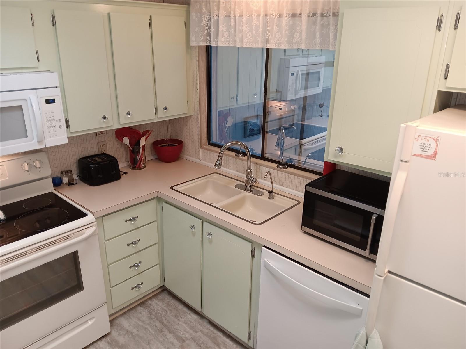 Image 13 of 44 For 37536 Amigo Drive