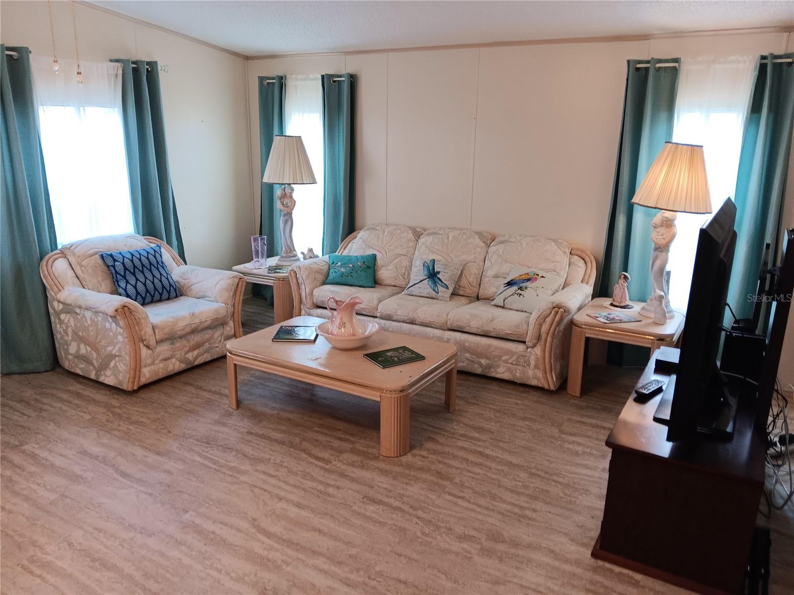 Image 8 of 44 For 37536 Amigo Drive