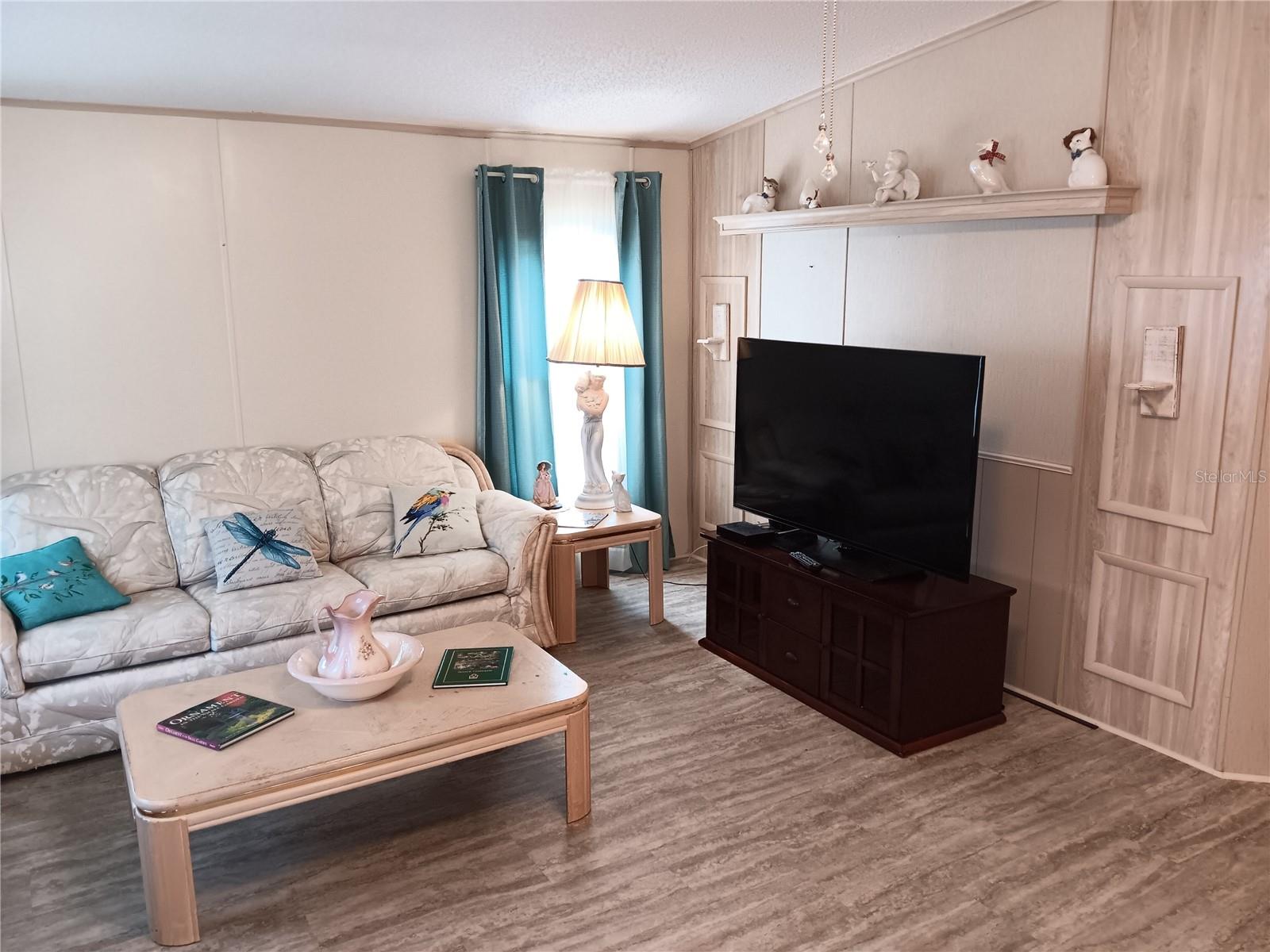 Image 9 of 44 For 37536 Amigo Drive