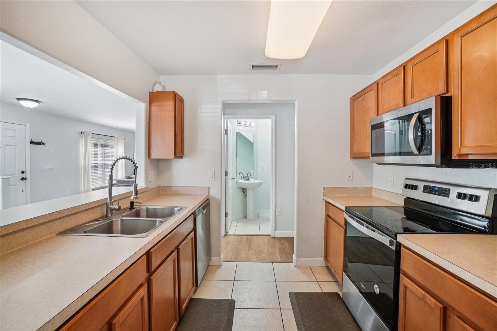 Image 11 of 32 For 12937 Trade Port Place