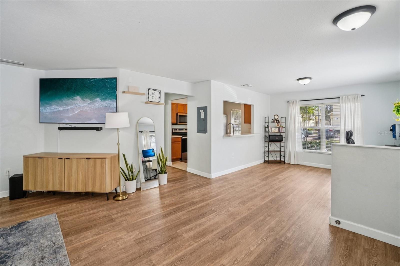 Image 7 of 32 For 12937 Trade Port Place