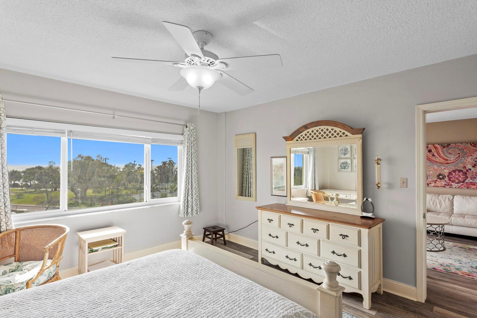 Image 11 of 23 For 1200 Shore Drive Ne 407