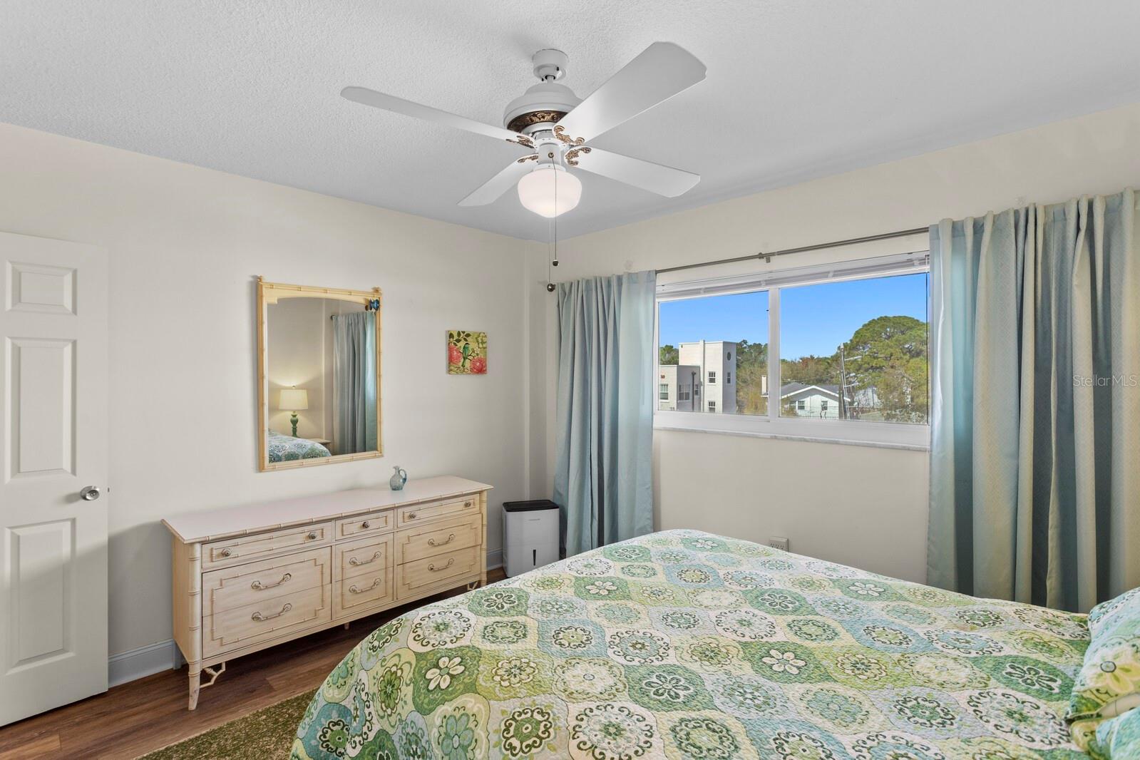 Image 16 of 23 For 1200 Shore Drive Ne 407