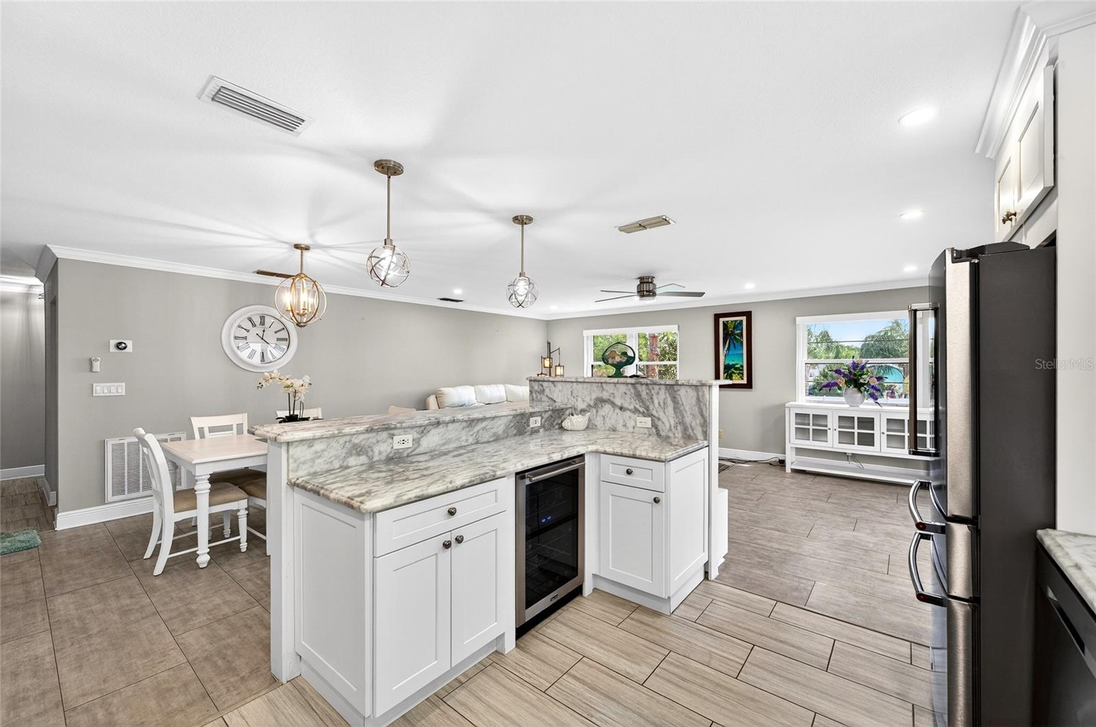 Image 11 of 65 For 6190 80th Street N 211