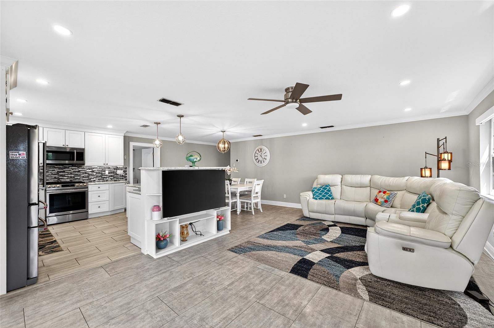 Image 13 of 65 For 6190 80th Street N 211