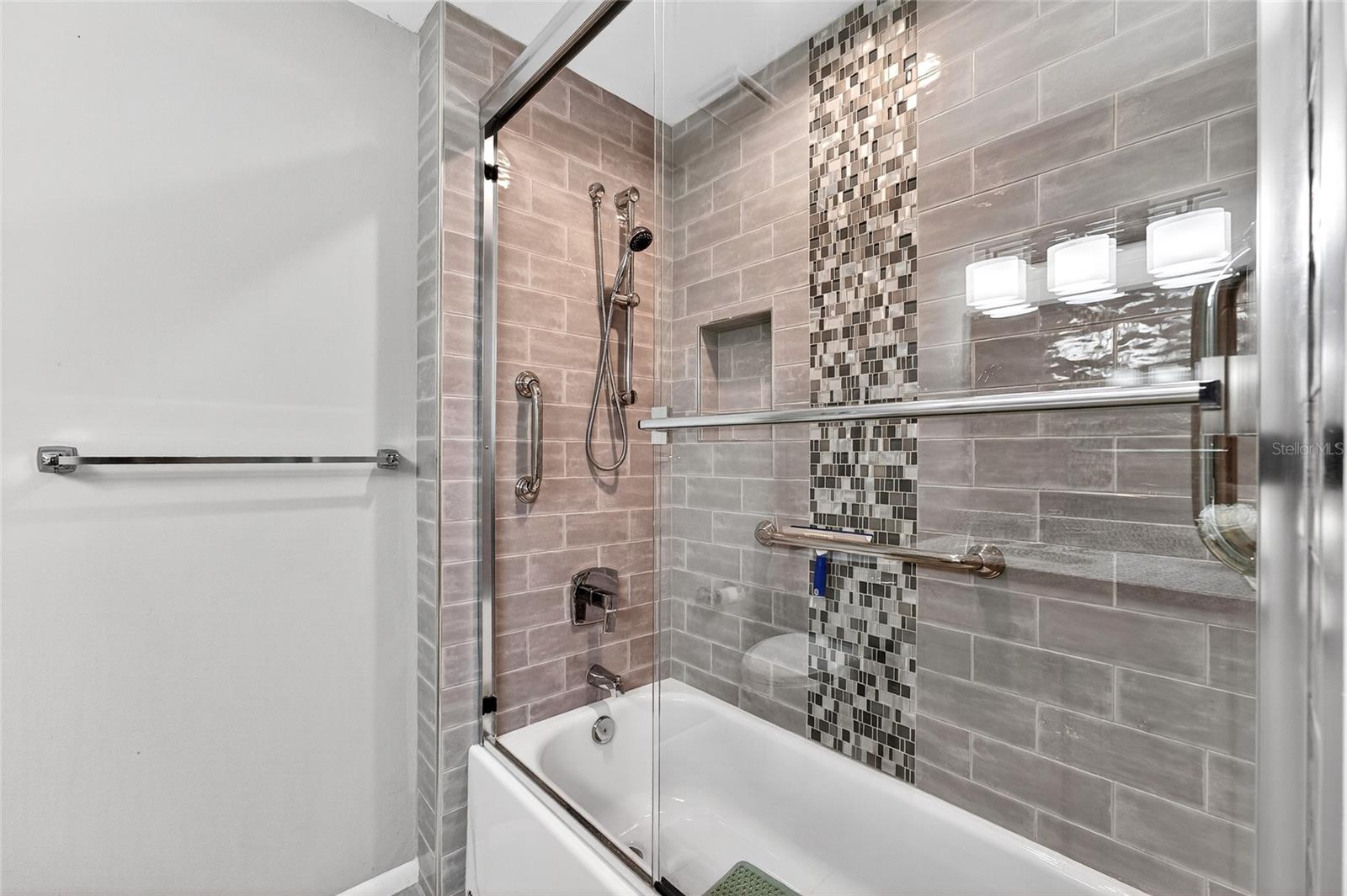 Image 23 of 65 For 6190 80th Street N 211