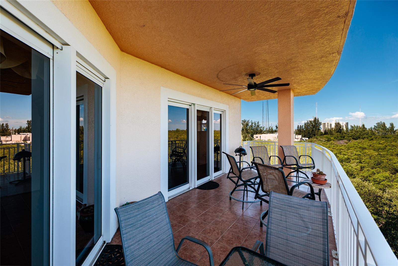 Listing photo id 15 for 12033 Gandy Boulevard N 151