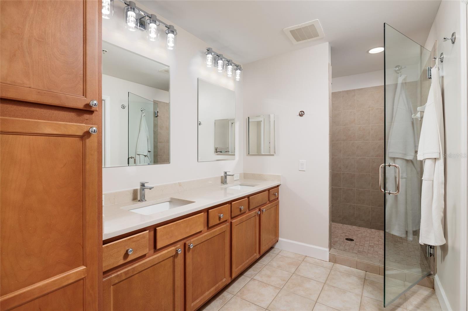 Listing photo id 25 for 12033 Gandy Boulevard N 151