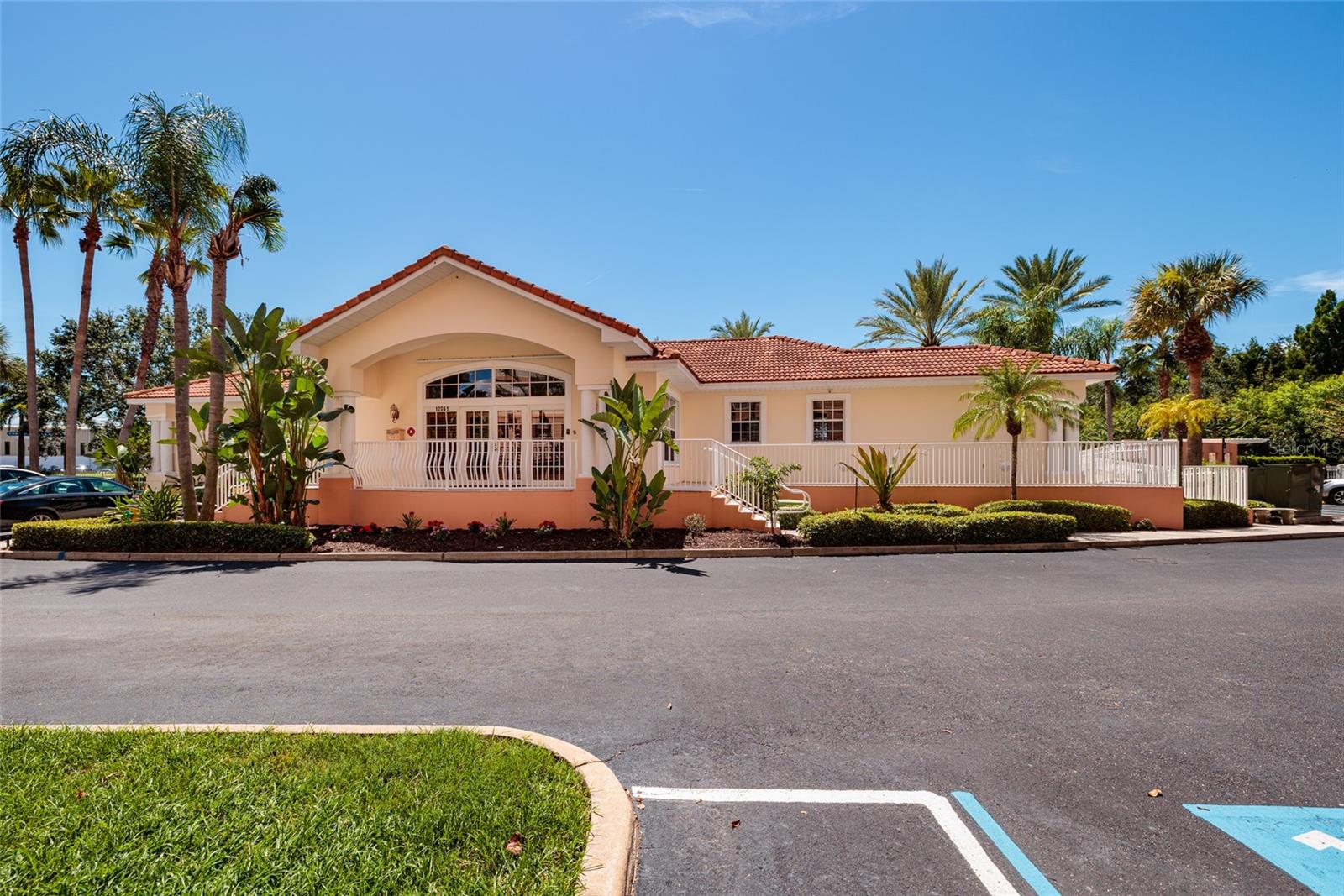 Listing photo id 35 for 12033 Gandy Boulevard N 151