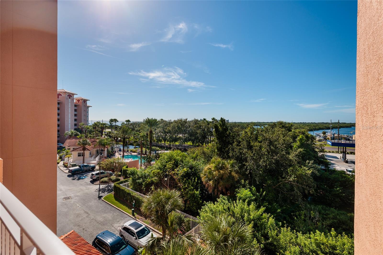 Listing photo id 4 for 12033 Gandy Boulevard N 151