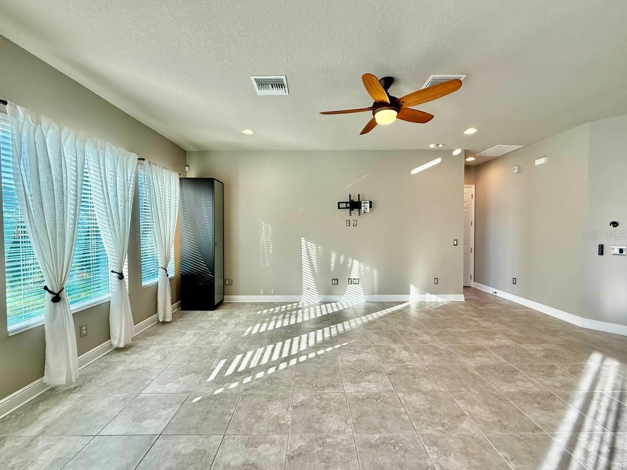 Image 14 of 43 For 6414 Salt Creek Avenue