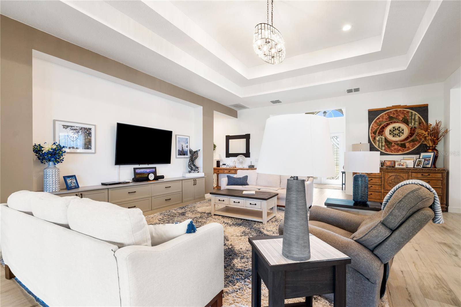 Listing photo id 8 for 4924 Pamplona Court