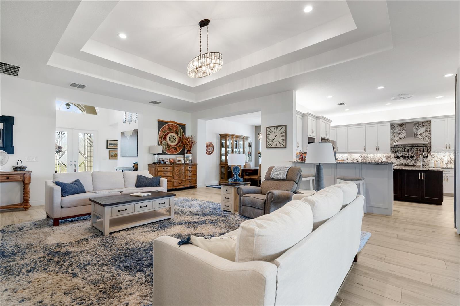 Listing photo id 9 for 4924 Pamplona Court