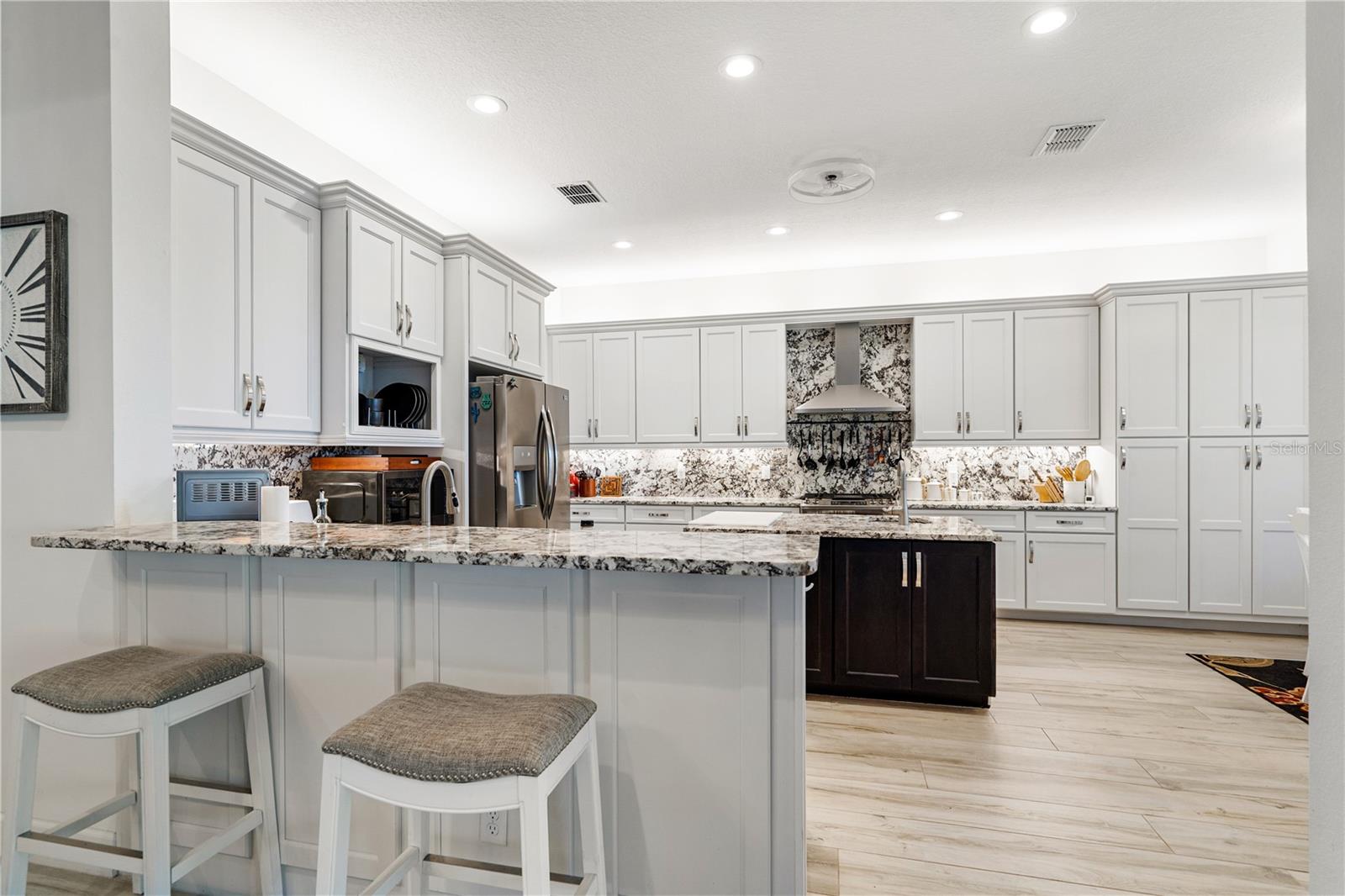 Listing photo id 10 for 4924 Pamplona Court