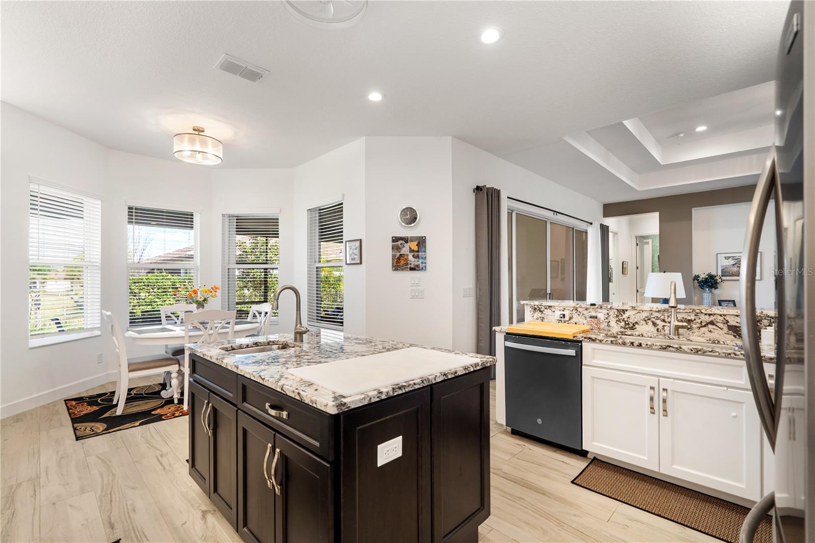 Listing photo id 14 for 4924 Pamplona Court