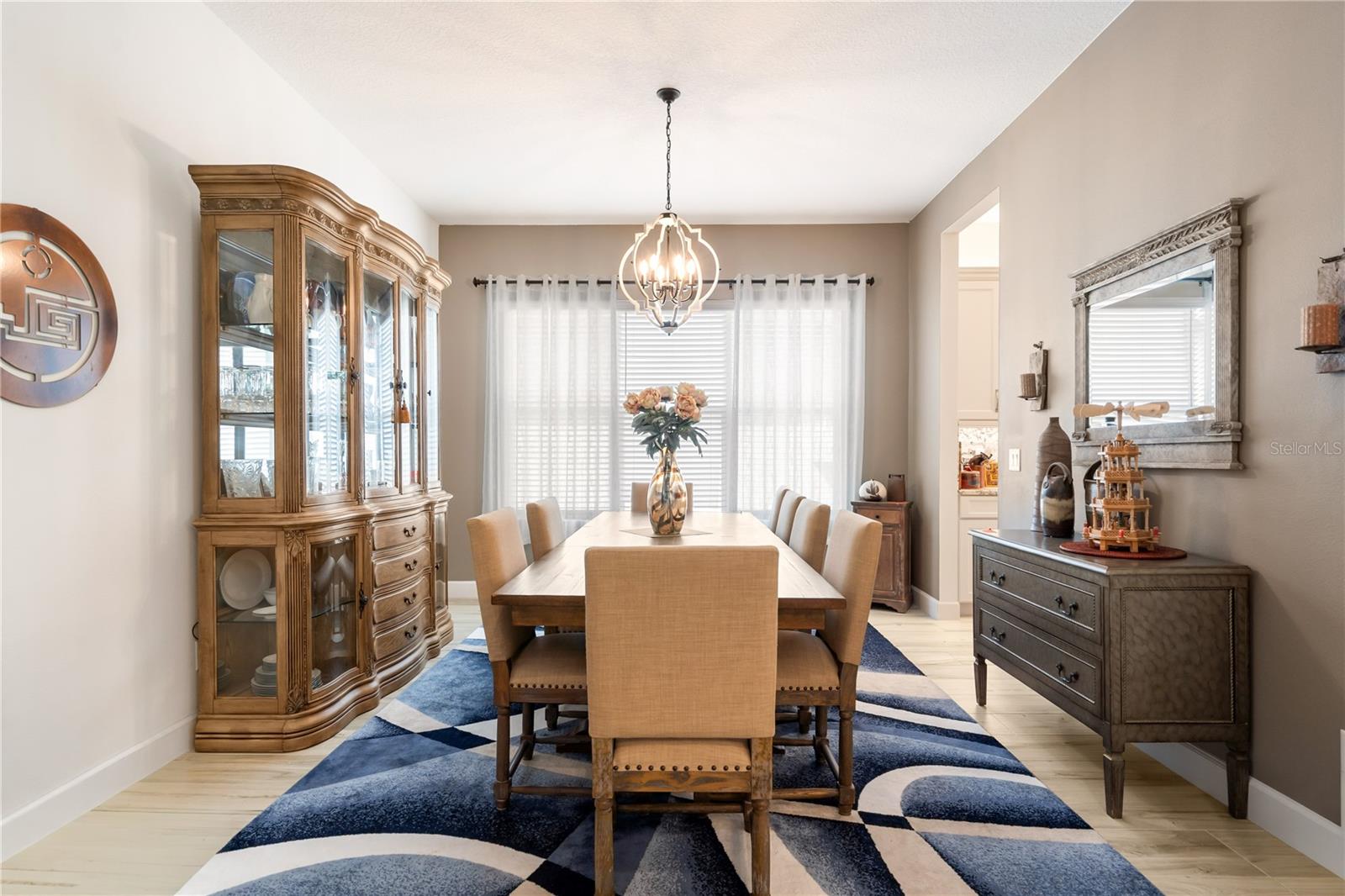 Listing photo id 16 for 4924 Pamplona Court