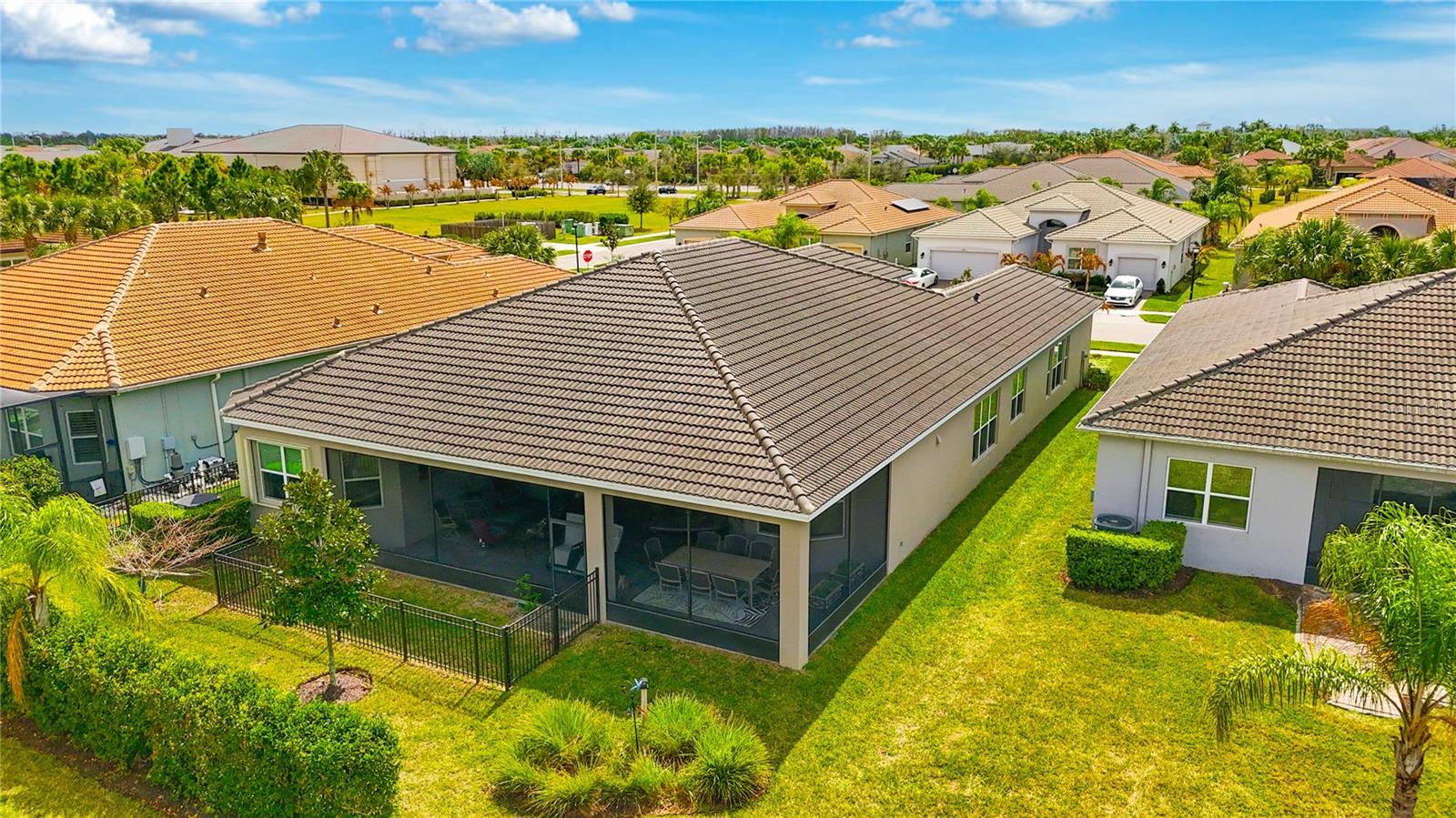 Listing photo id 0 for 4924 Pamplona Court