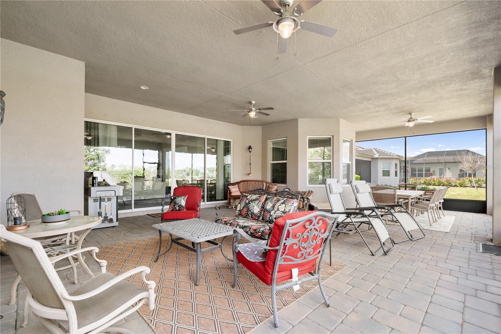 Listing photo id 37 for 4924 Pamplona Court