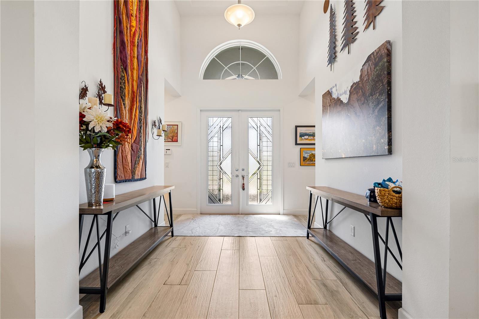 Listing photo id 2 for 4924 Pamplona Court