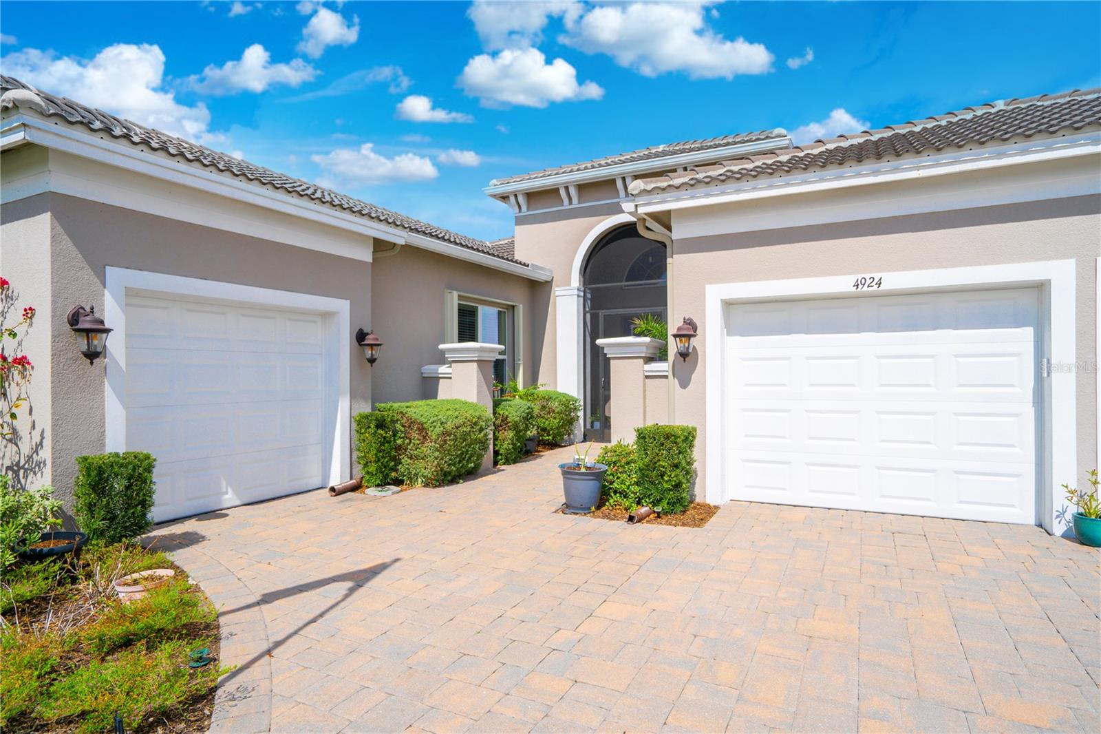 Listing photo id 47 for 4924 Pamplona Court