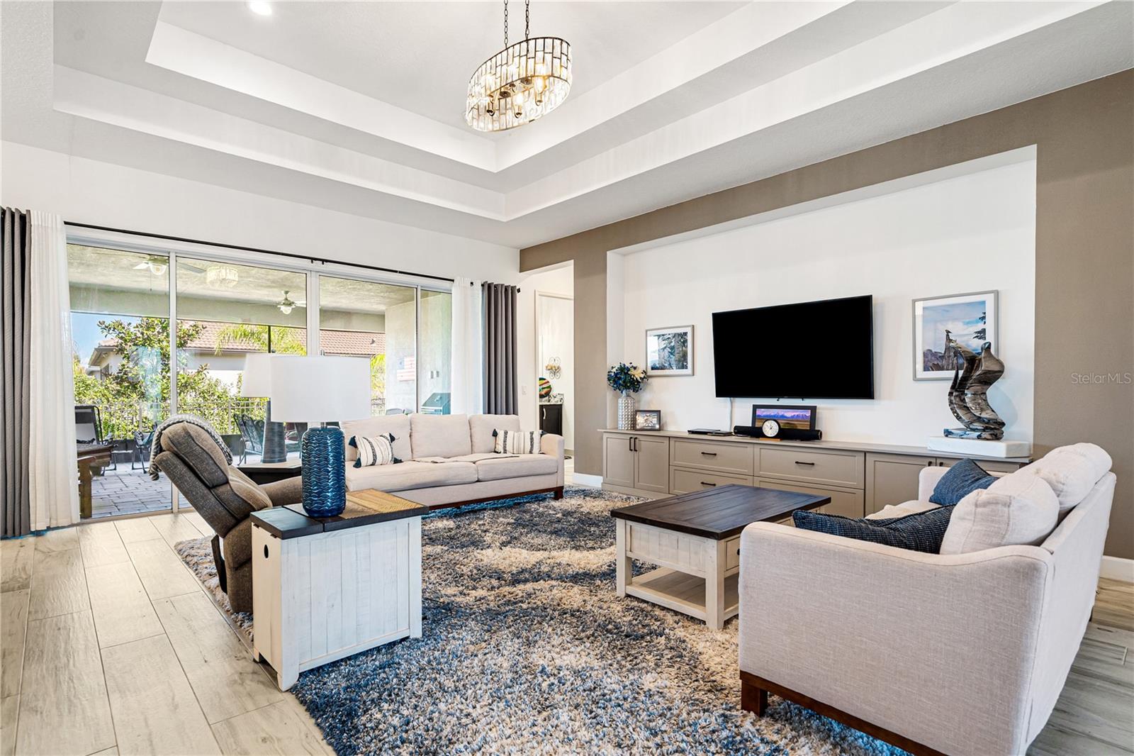 Listing photo id 3 for 4924 Pamplona Court