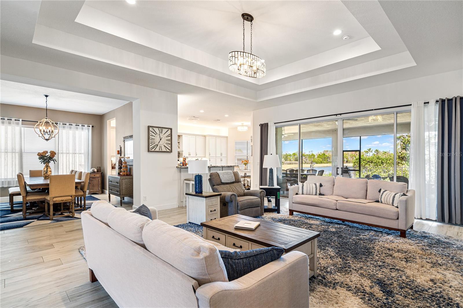 Listing photo id 6 for 4924 Pamplona Court