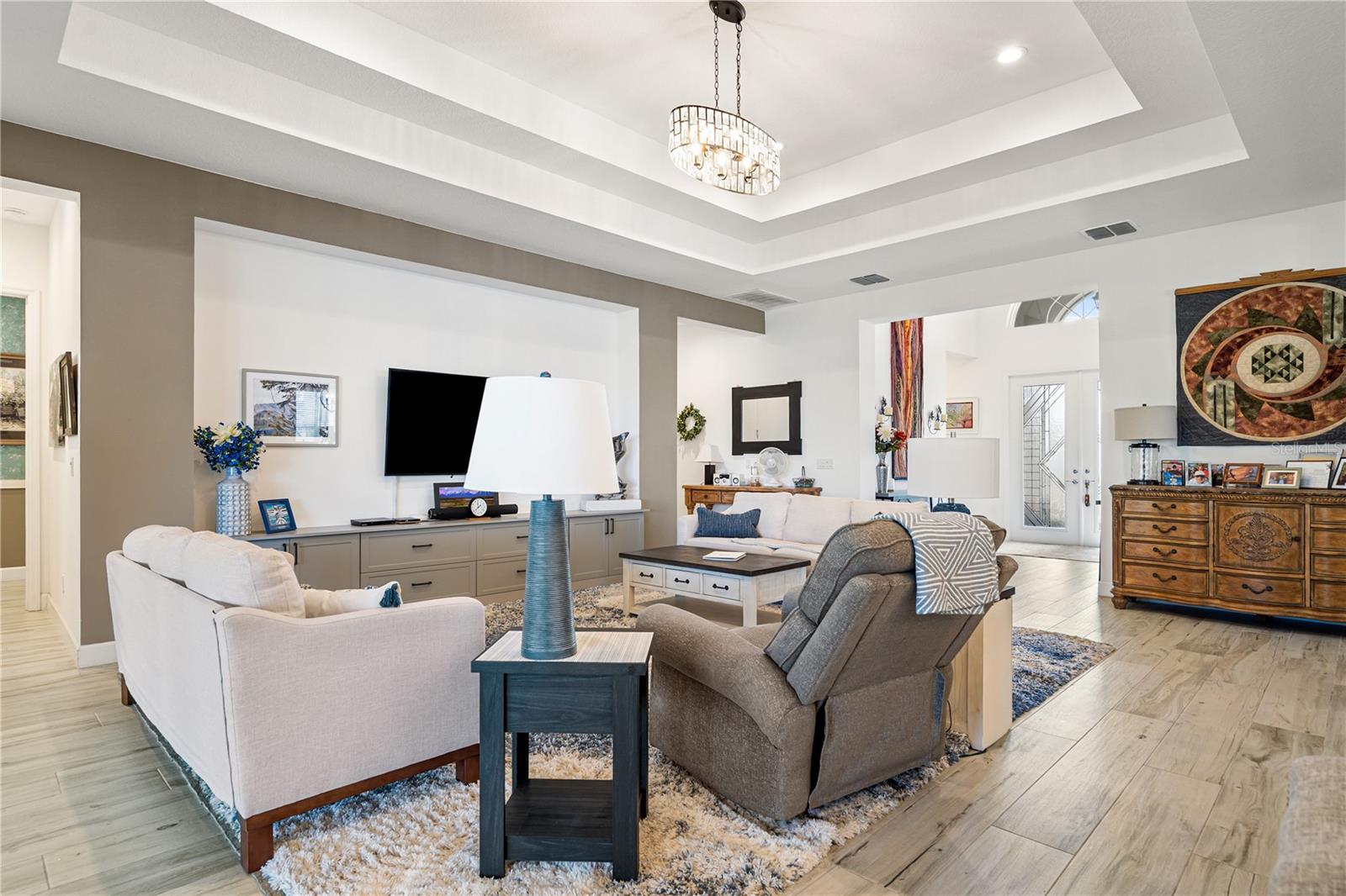 Listing photo id 7 for 4924 Pamplona Court