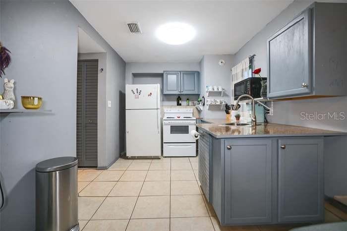 Image 2 of 35 For 2650 25th Avenue N