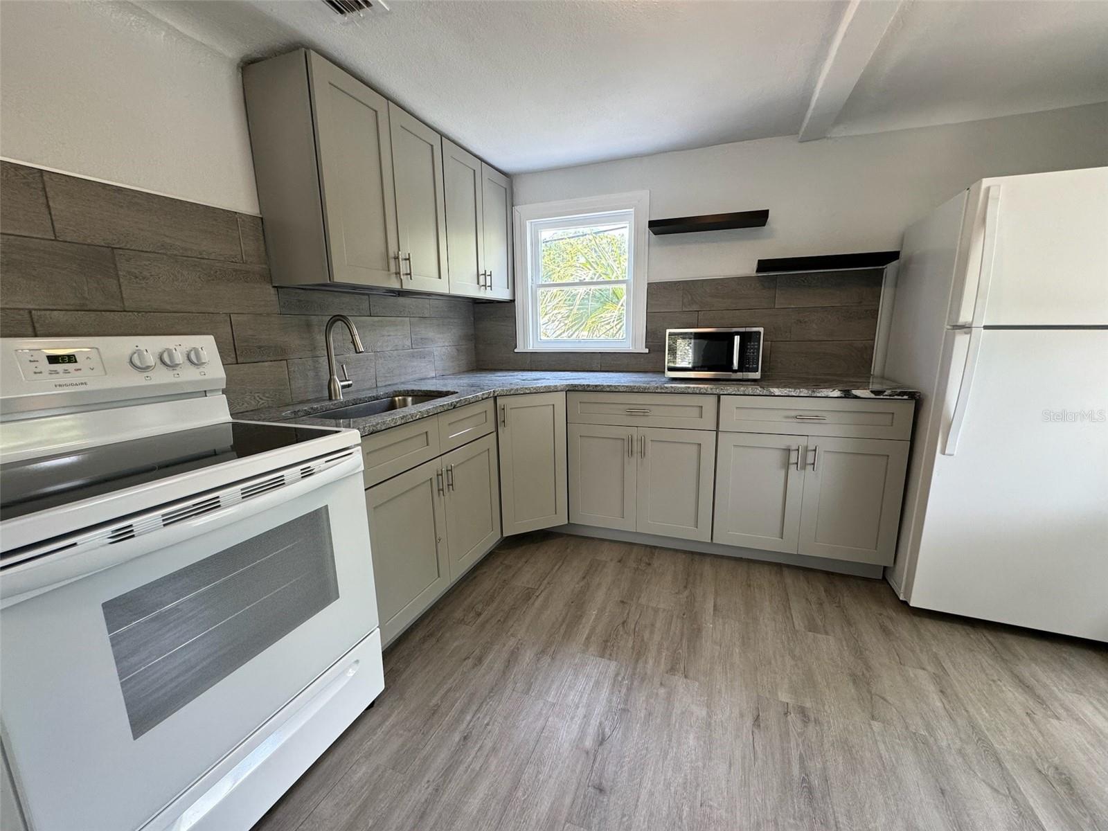 Image 22 of 35 For 2650 25th Avenue N