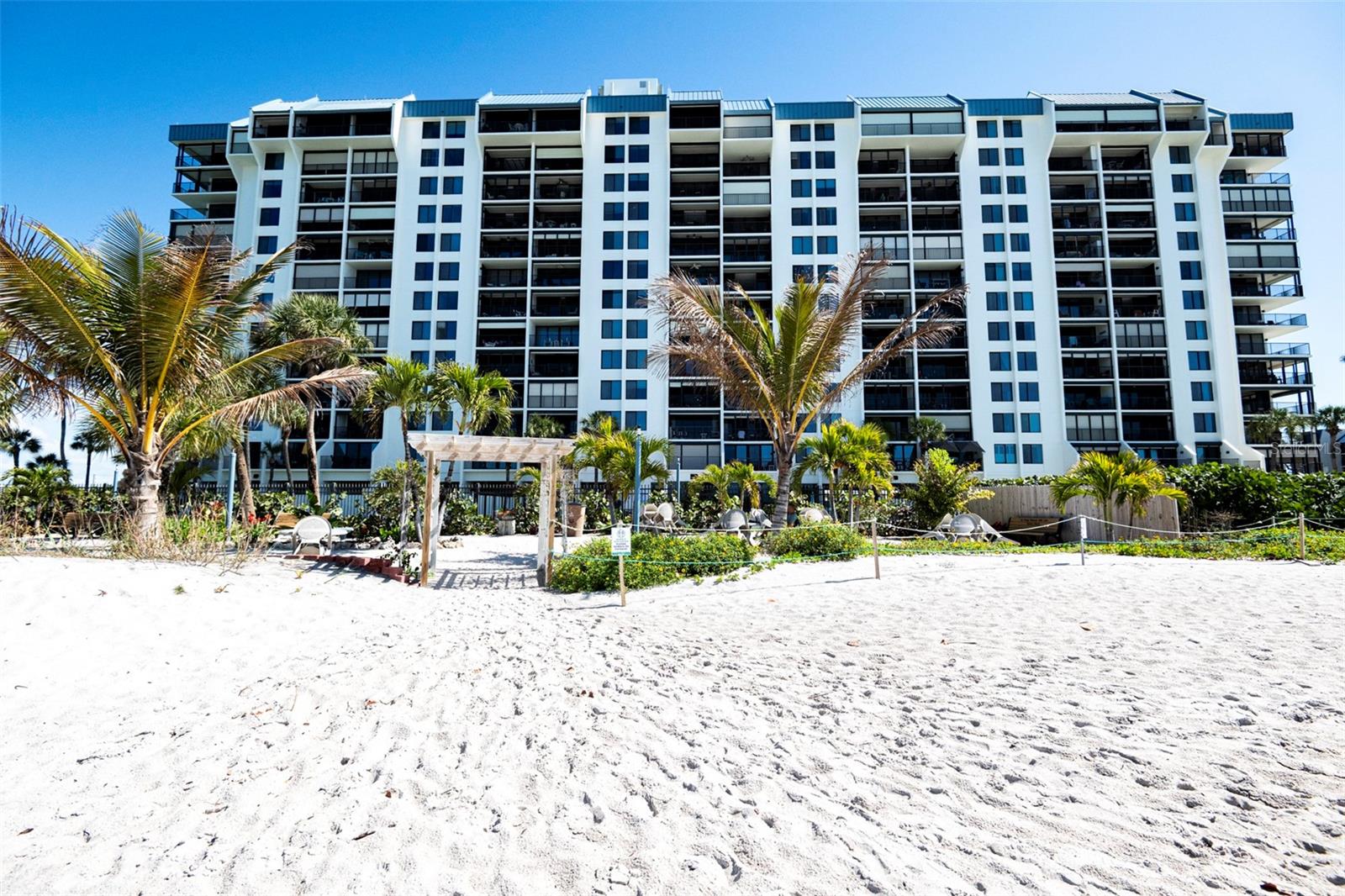 Image 37 of 40 For 7100 Sunset Way 810