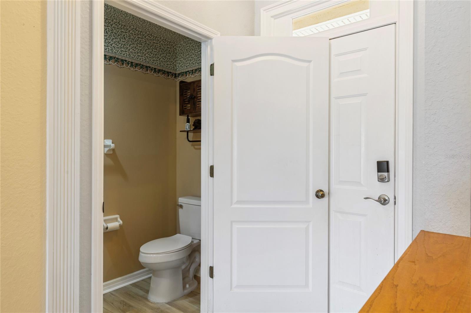 Image 11 of 39 For 1050 Starkey Road 2102