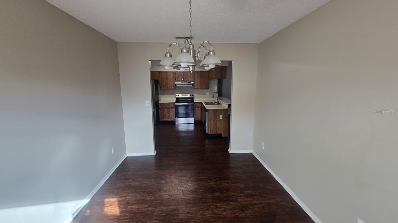 Listing photo id 0 for 1407 Foxboro Drive