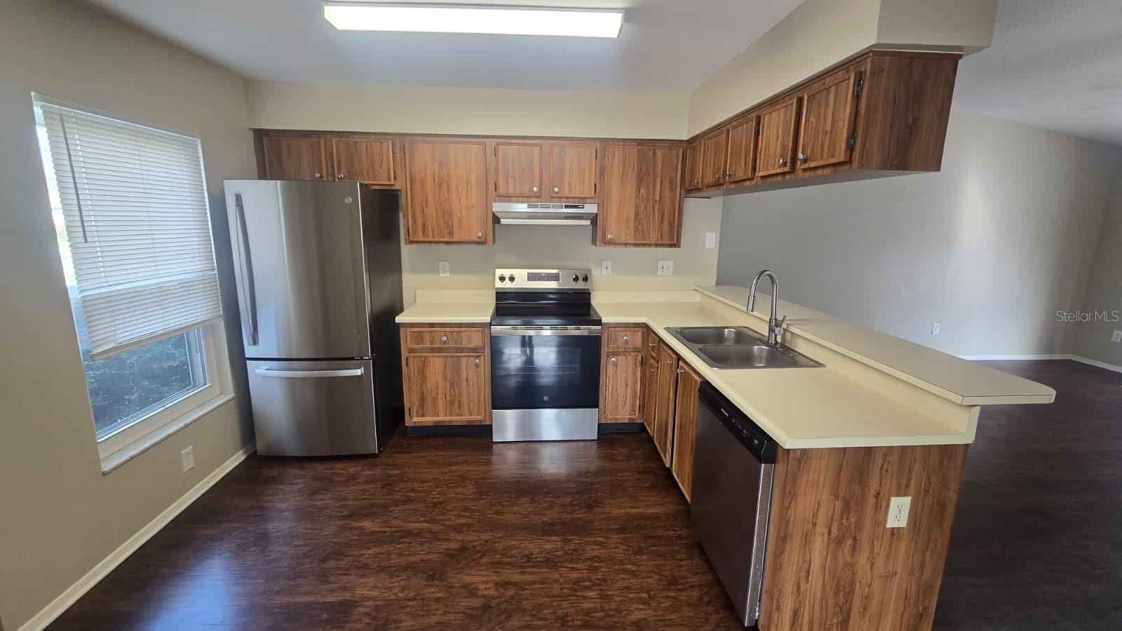 Listing photo id 2 for 1407 Foxboro Drive