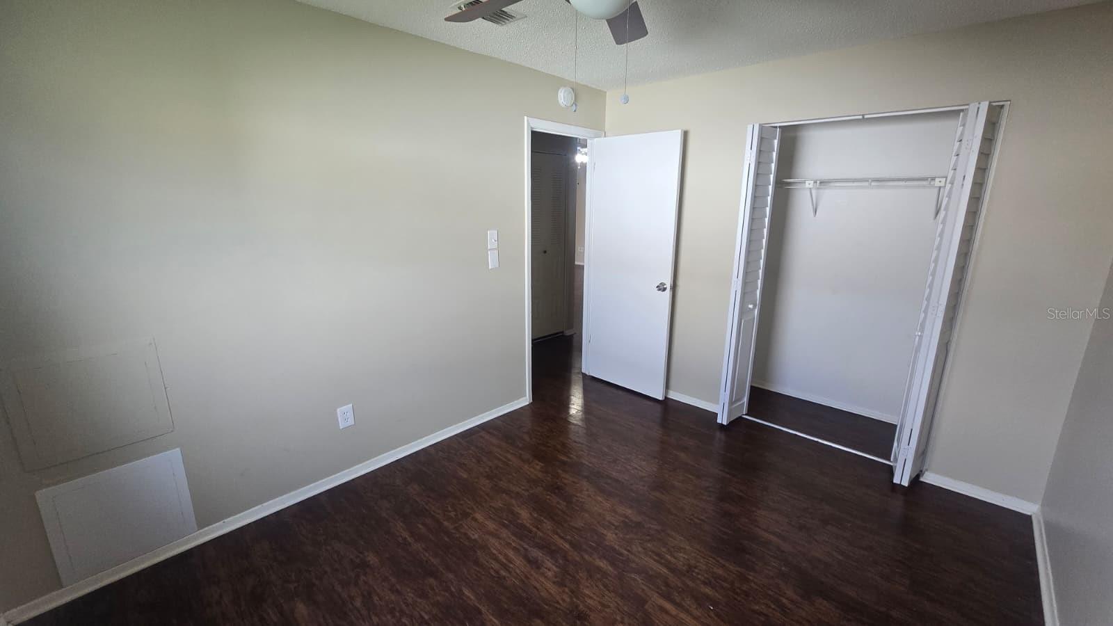 Listing photo id 5 for 1407 Foxboro Drive