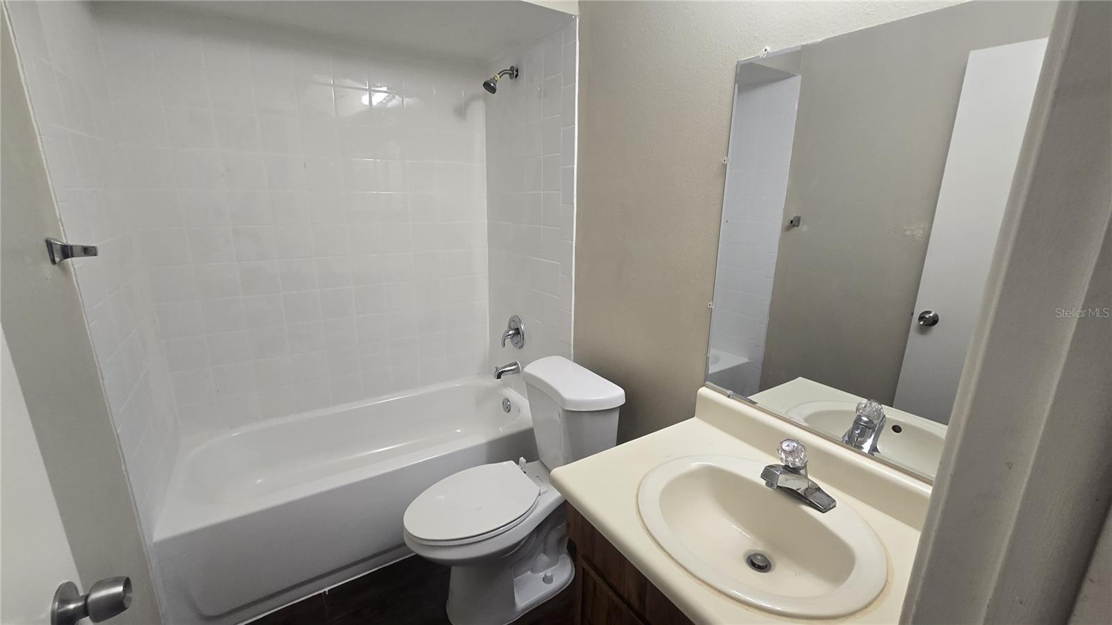 Listing photo id 7 for 1407 Foxboro Drive