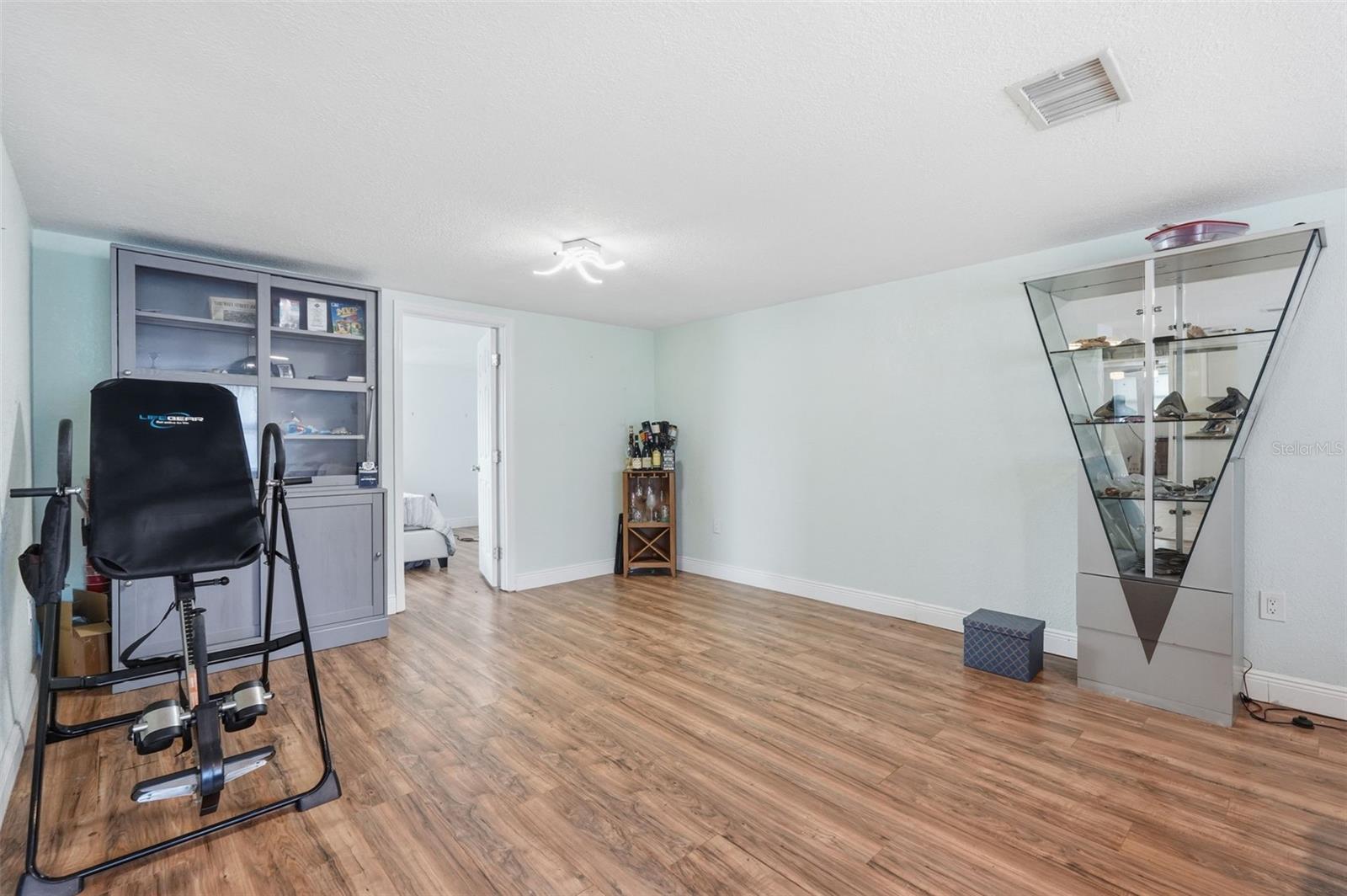 Listing photo id 16 for 7510 Judith Crescent